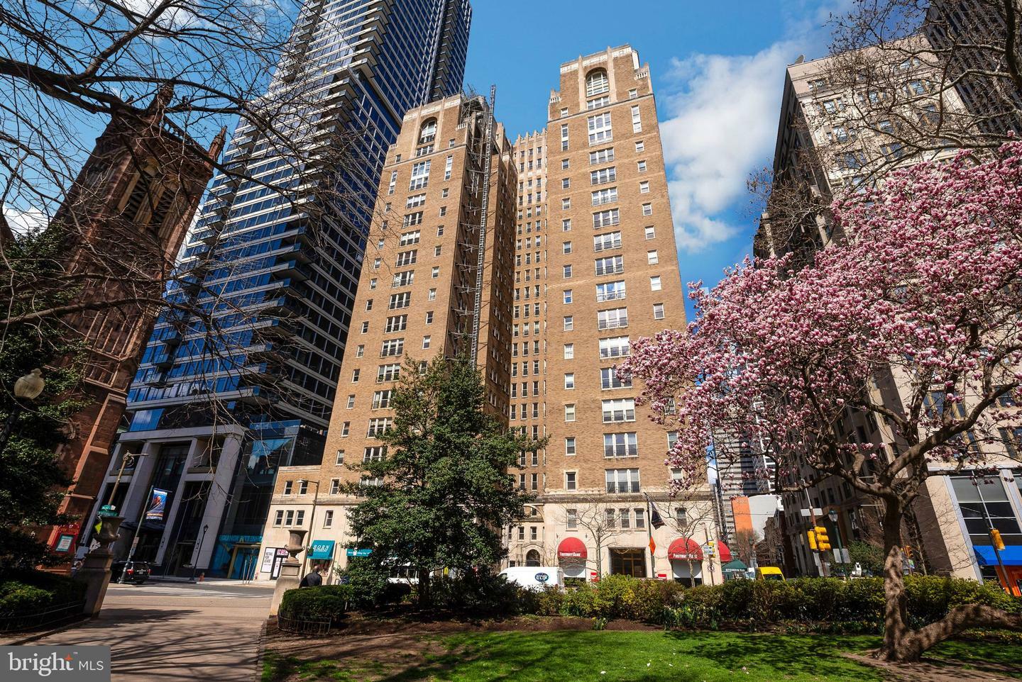 Historic Architecture on Walnut Street